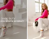 Kobieta w białych spodniach i różowym topie prezentuje białe sneakersy z kolorowymi serduszkami. Idealne pytanie: jakie buty do białych spodni damskich wybrać?